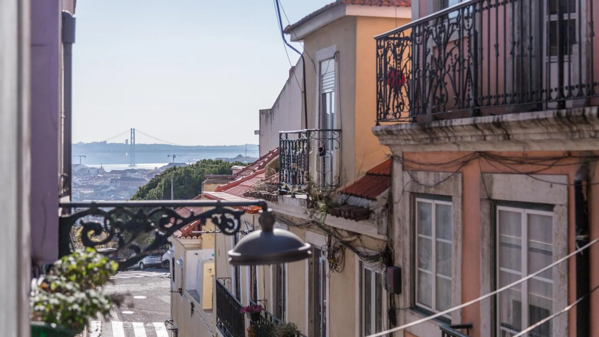 Spacious, Bright And Sunny Apartment, By Timecooler Lisboa