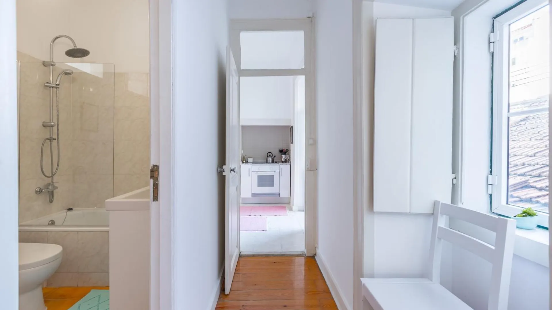 Spacious, Bright And Sunny Apartment, By Timecooler Lisbon Portugal