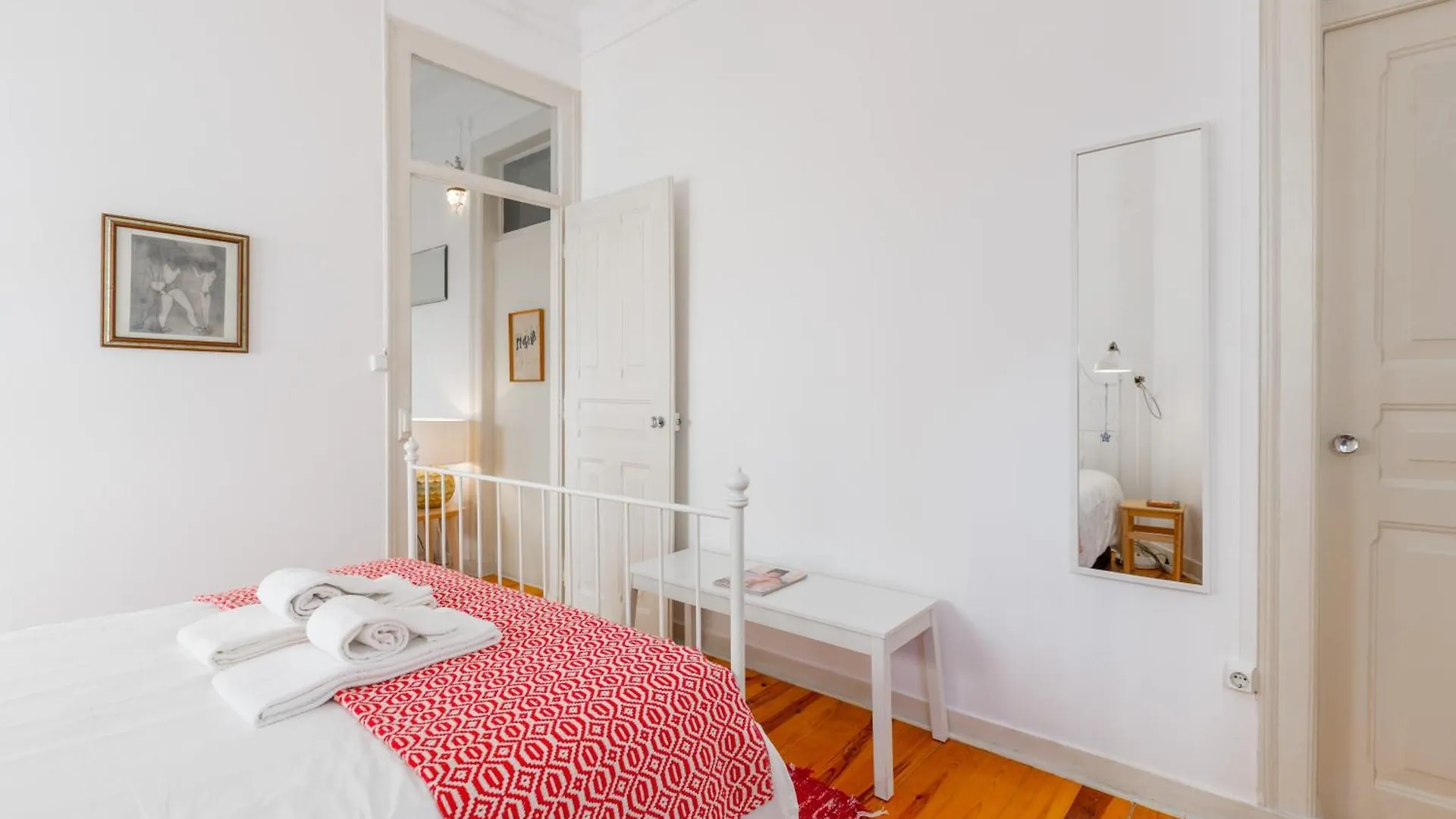 Spacious, Bright And Sunny Apartment, By Timecooler Lisbon 0*,