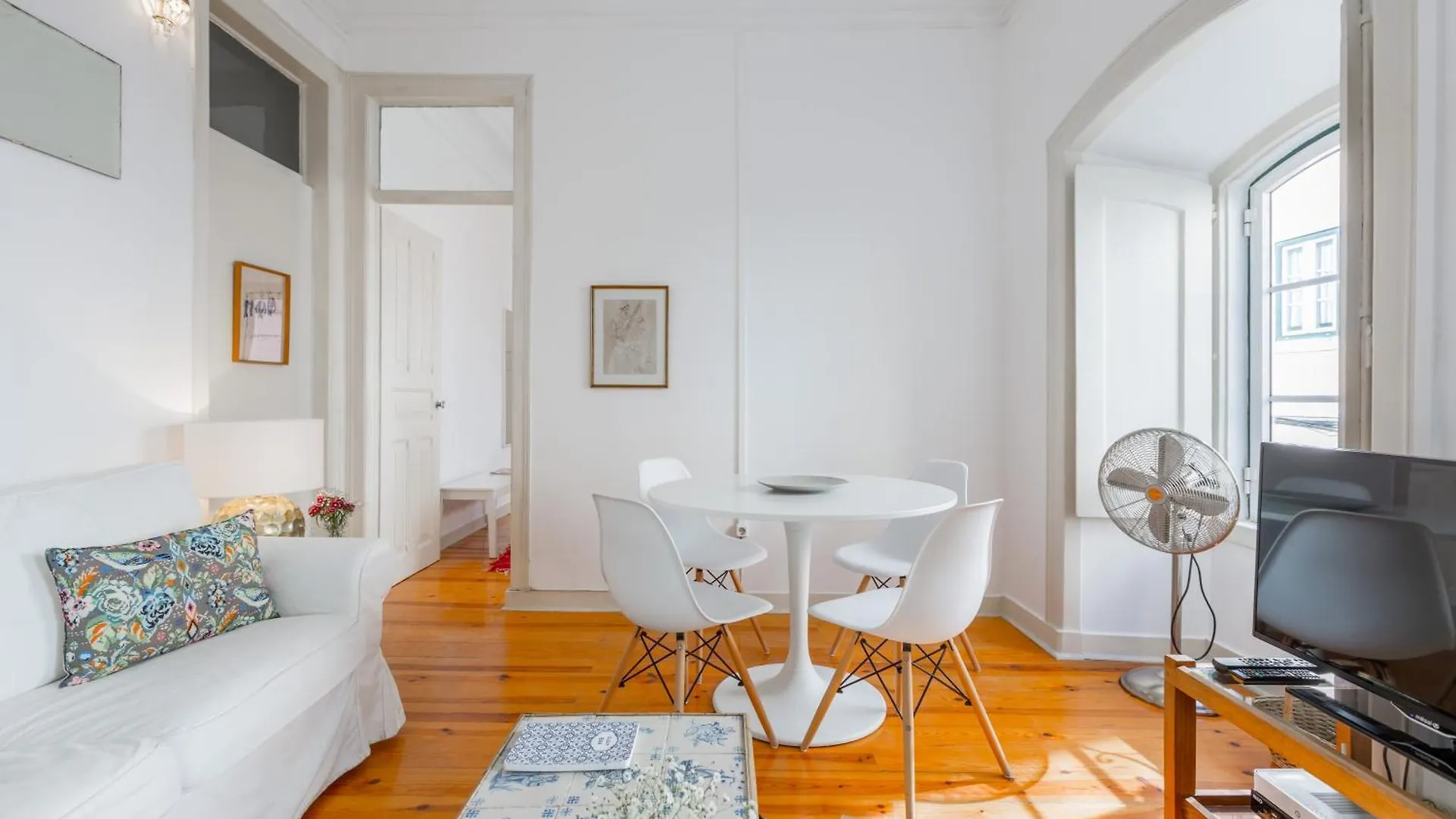 Spacious, Bright And Sunny Apartment, By Timecooler Lisbon Apartment