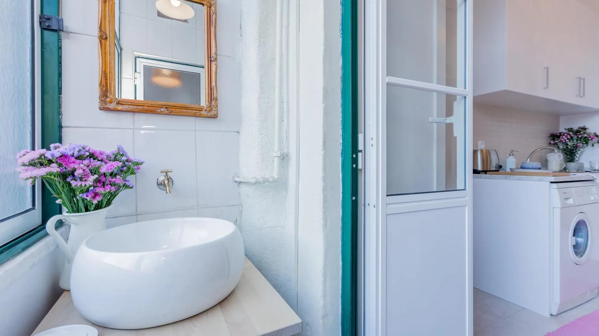 Spacious, Bright And Sunny Apartment, By Timecooler Lisbon Apartment